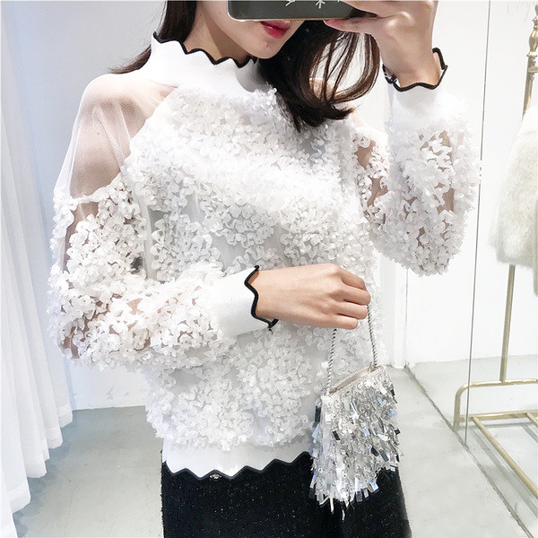 Κομψή γυναικεία μπλούζα με διαφανείς ώμους και φυτικά μοτίβα σε τρία χρώματα