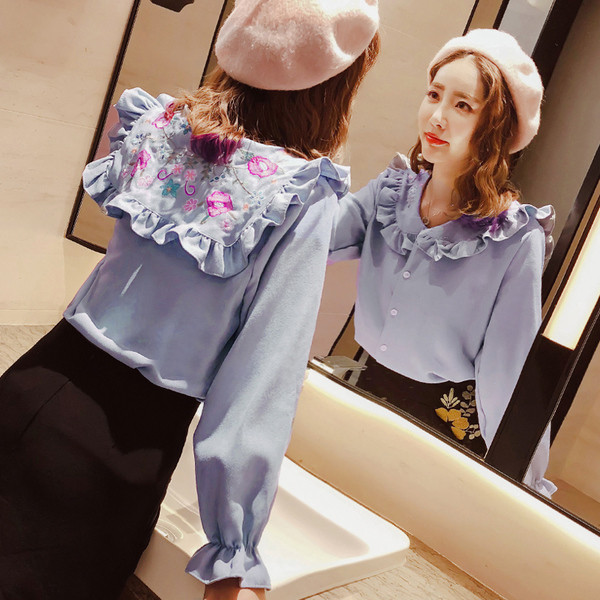 Modern női ing hímzéssel két színben, széles modellben