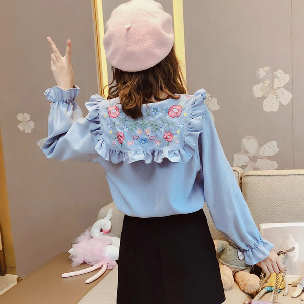 Modern női ing hímzéssel két színben, széles modellben