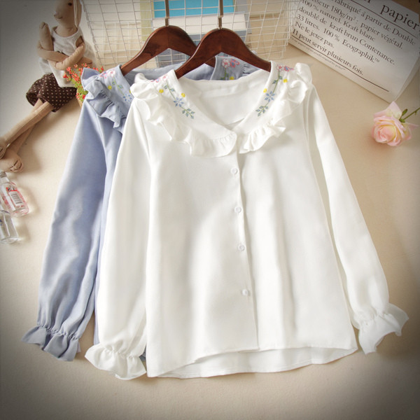 Modern női ing hímzéssel két színben, széles modellben