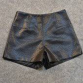 Pantaloni scurti eleganti de dama din piele ecologica