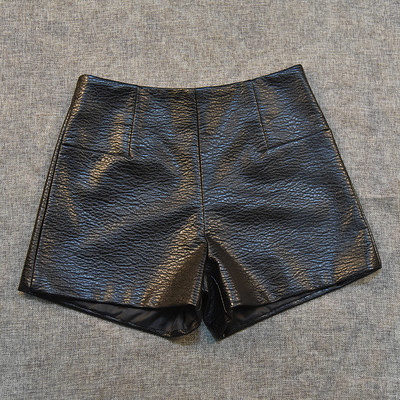 Pantaloni scurti eleganti de dama din piele ecologica