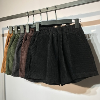 Pantaloni scurti simpli de dama cu buzunare in diferite culori