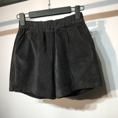 Pantaloni scurti simpli de dama cu buzunare in diferite culori