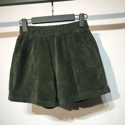 Pantaloni scurti simpli de dama cu buzunare in diferite culori