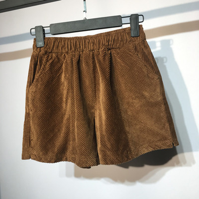 Pantaloni scurti simpli de dama cu buzunare in diferite culori