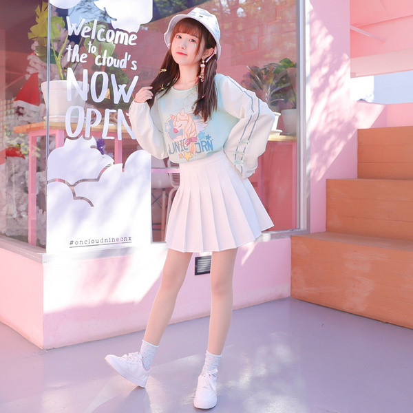 Γυναικεία μπλούζα με έγχρωμη εκτύπωση και μανίκια με κορδέλα