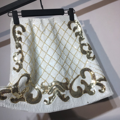 Fusta de dama delicata cu broderie si paiete in alb si negru