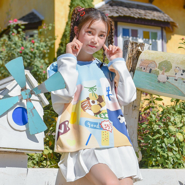 Καθημερινή γυναικεία μπλούζα σε ευρύ σχέδιο με O-λαιμό και το χρωματιστή εκτύπωση