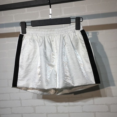 Pantaloni scurți sport și casual de damă cu margini colorate în două culori