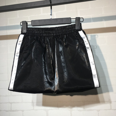 Pantaloni scurți sport și casual de damă cu margini colorate în două culori