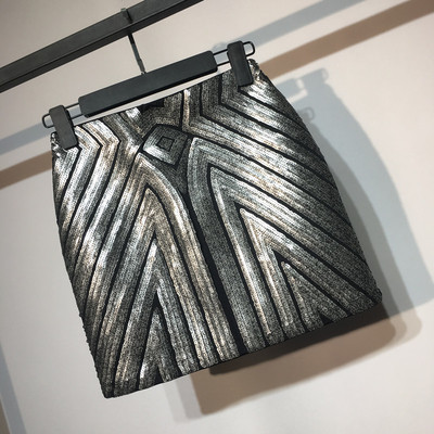 Fusta scurta de dama eleganta cu paiete decorative de culoare argintie si aurie