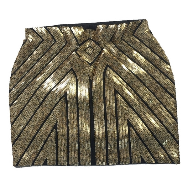 Κομψή γυναικεία κοντή φούστα με διακοσμητικά πούλιες σε ασημί και χρυσό χρώμα