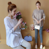 Sportos-elegáns ing terhes nők számára, szalaggal a hátán és az ujján