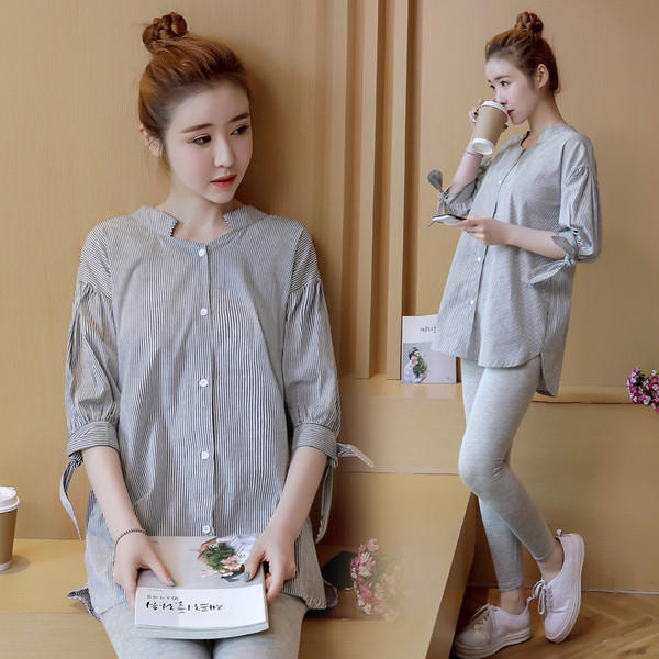 Sportos-elegáns ing terhes nők számára, szalaggal a hátán és az ujján