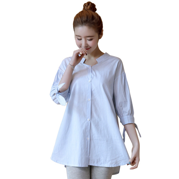 Sportos-elegáns ing terhes nők számára, szalaggal a hátán és az ujján