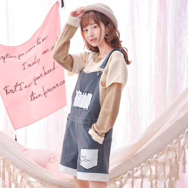 Salopeta de dama cu buzunare si broderie in albastru inchis