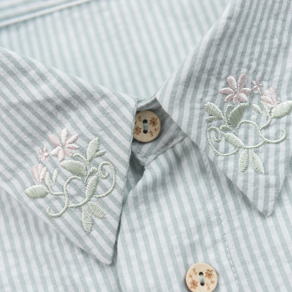 Cămașă de damă în model larg cu mâneci lungi și broderie pe guler