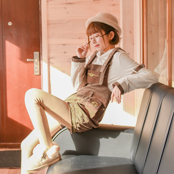 Salopeta dama model lat cu curele reglabile si broderie colorata