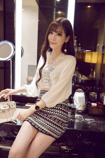 Set de dama modern din doua parti camasa eterica + fusta cu model cu model