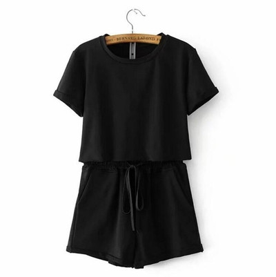 Echipa sportivă feminină în două părți în negru și roz