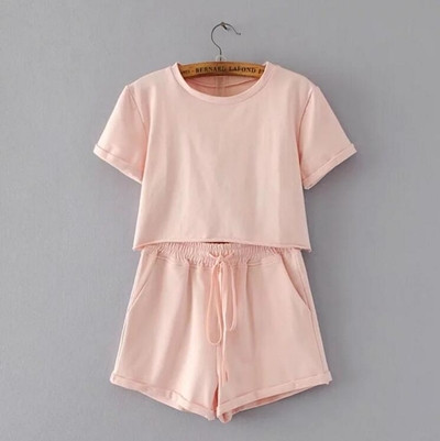 Echipa sportivă feminină în două părți în negru și roz