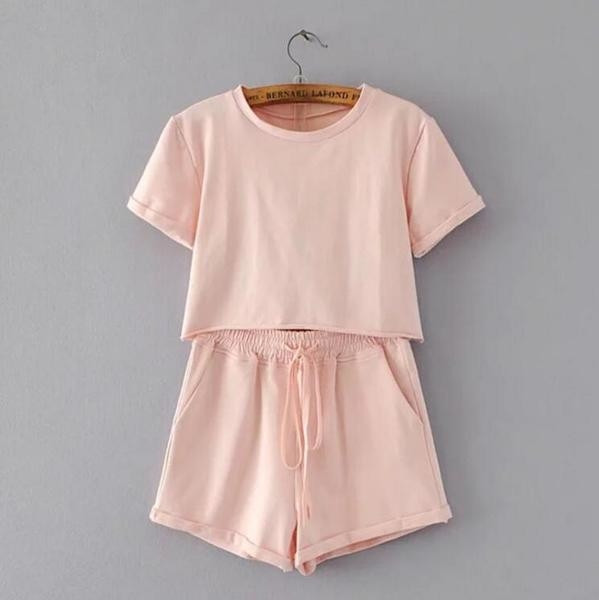 Echipa sportivă feminină în două părți în negru și roz