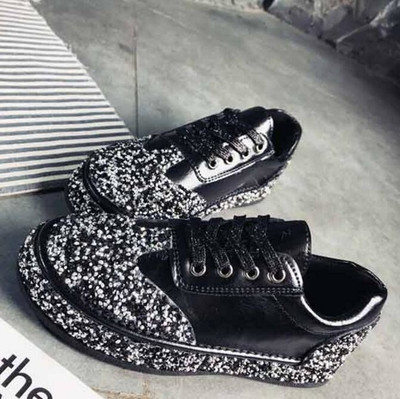 Tenisi de dama stralucitori in trei culori potriviti pentru utilizarea de zi cu zi