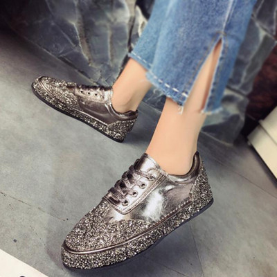 Tenisi de dama stralucitori in trei culori potriviti pentru utilizarea de zi cu zi