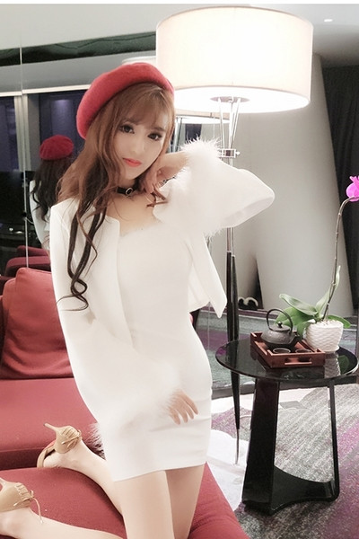 Rochie scurtă de damă slim s fluff în alb