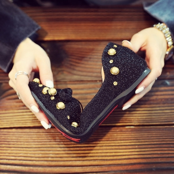 Mocasini de dama ascutit cu decor cu nituri