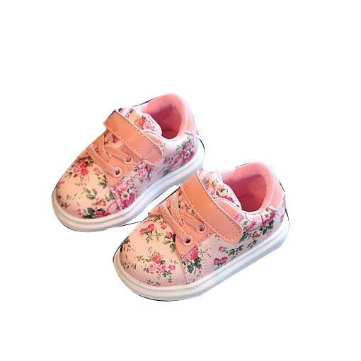 Adidași pentru copii proaspeți interesanți pentru fete în trei culori