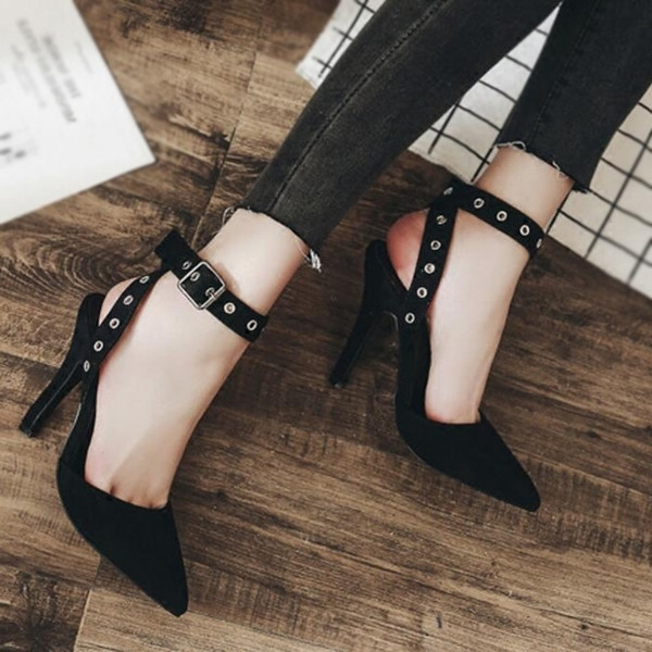 Sandale de damă elegante cu toc înalt - ascuțite în negru cu bretele