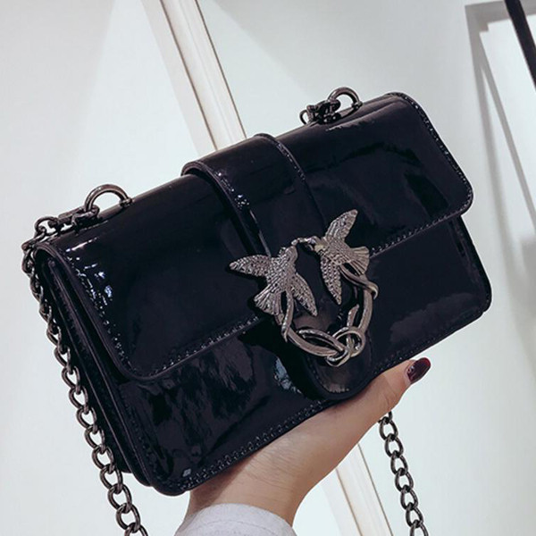 Mini geantă de mână lăcuită cu mâner metalic în trei culori