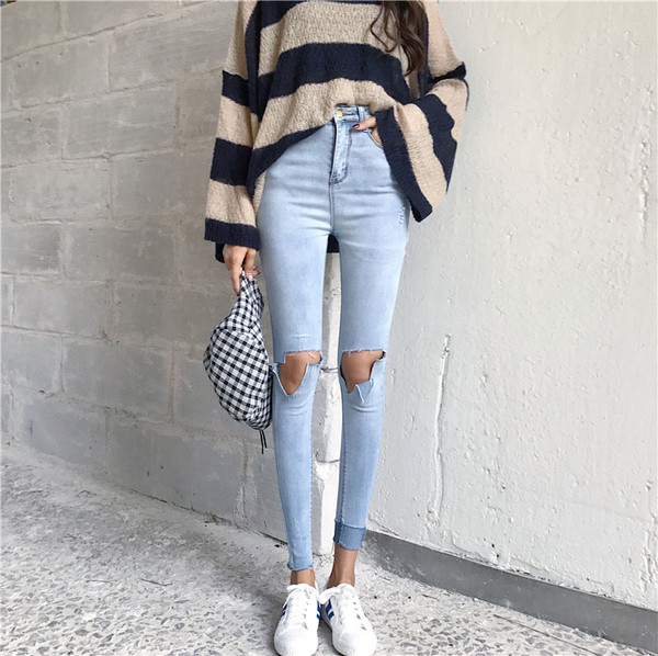 Blugi de dama model slim cu buzunare si elemente rupte