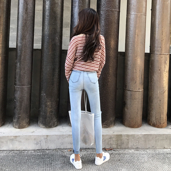 Blugi de dama model slim cu buzunare si elemente rupte