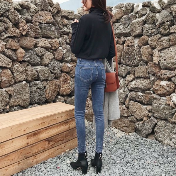 Blugi de dama pe corp model slim cu talie inalta