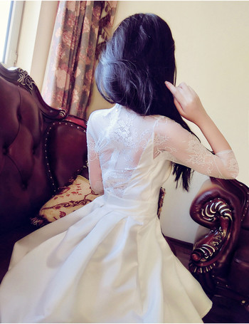 Rochie elegantă de damă, cu dantelă la spate și mâneci în alb și negru