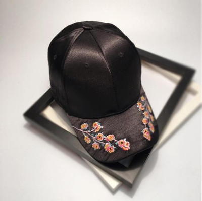 Palarie casual dama in gri si negru cu broderie