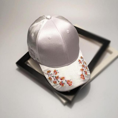 Palarie casual dama in gri si negru cu broderie