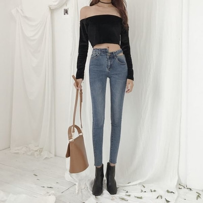 Model de blugi de dama stilati slim, cu crapatura in talie