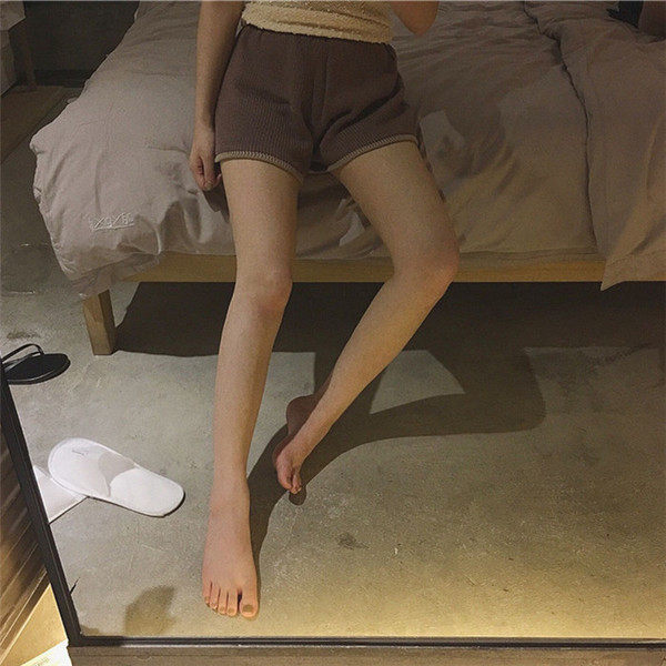 Pantaloni scurti de dama tricotati cu talie inalta