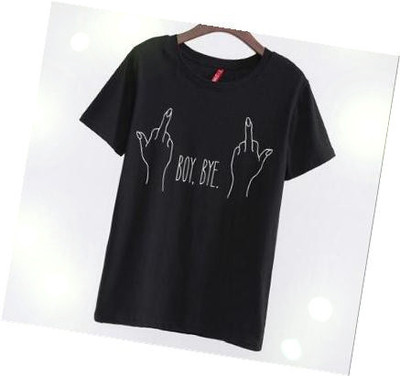 Tricou de damă cu o inscripție de culoare neagră potrivit pentru uzul de zi cu zi