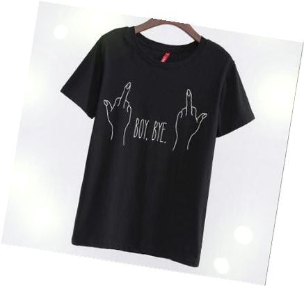 Tricou de damă cu o inscripție de culoare neagră potrivit pentru uzul de zi cu zi