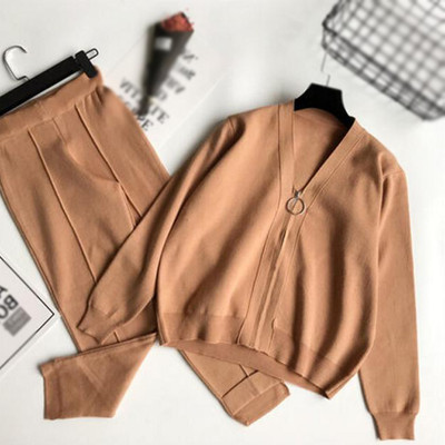 Set sport pentru femei din două părți - hanorac și pantaloni în trei culori