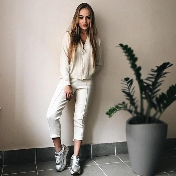 Set sport pentru femei din două părți - hanorac și pantaloni în trei culori