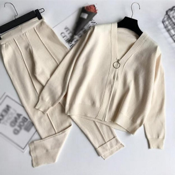 Set sport pentru femei din două părți - hanorac și pantaloni în trei culori