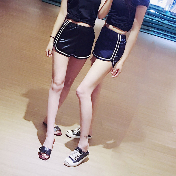 Pantaloni scurti sport de dama cu talie inalta