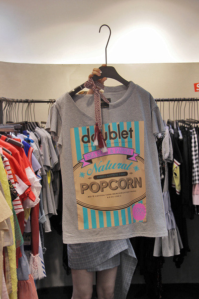 Tricou mobil de damă în trei culori cu aplicație