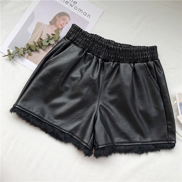 Pantaloni scurti de dama din imitatie de piele cu puf in trei culori